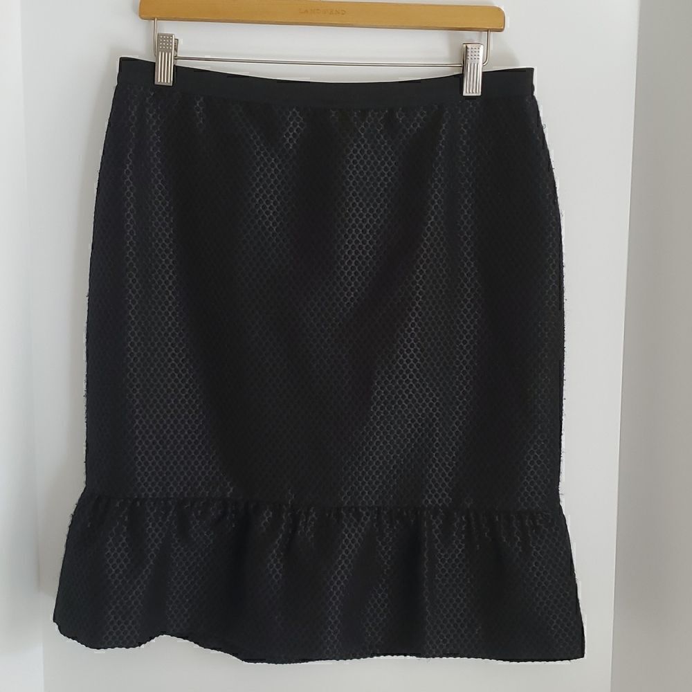 Ann Taylor Flounce Hem Skirt Dot Jacquard Black Knee Length Size 10